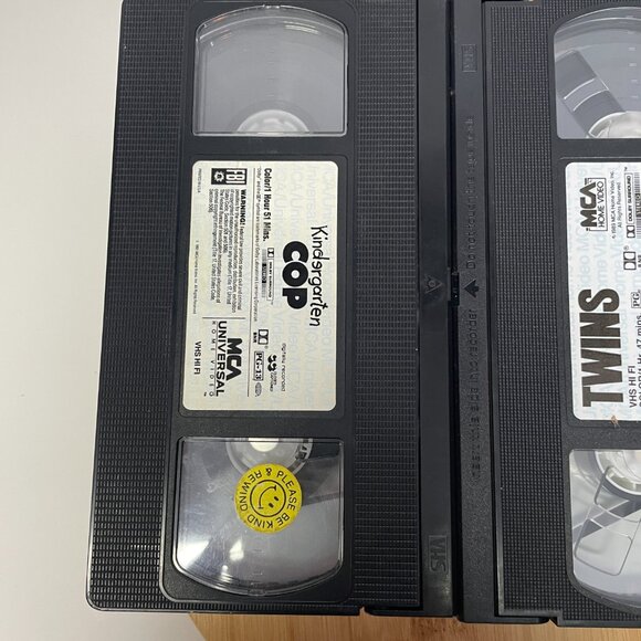 Lot of 3 Arnold Schwarzenegger Comedy VHS Tapes Kindergarten Cop Twins Junior - Picture 6 of 6